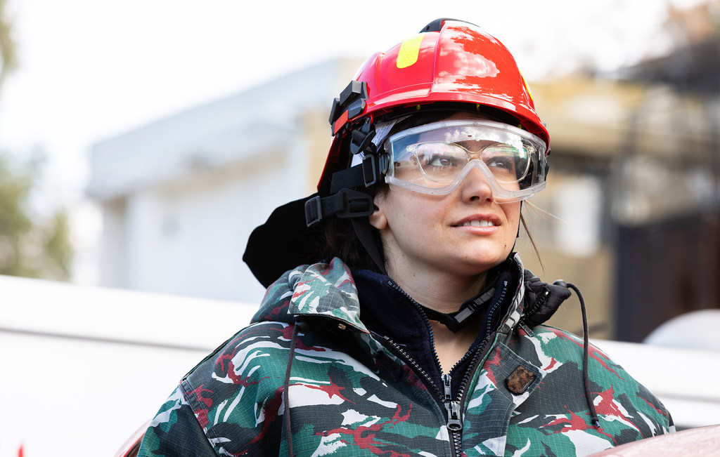 ليال إطفائية من لبنان. كجزء من برامجها للاستجابة للطوارئ، قدم برنامج الأمم المتحدة الإنمائي معدات أساسية لفرقة إطفاء بيروت، مما ساعد على جعل مهامهم أكثر أمانا وفعالية